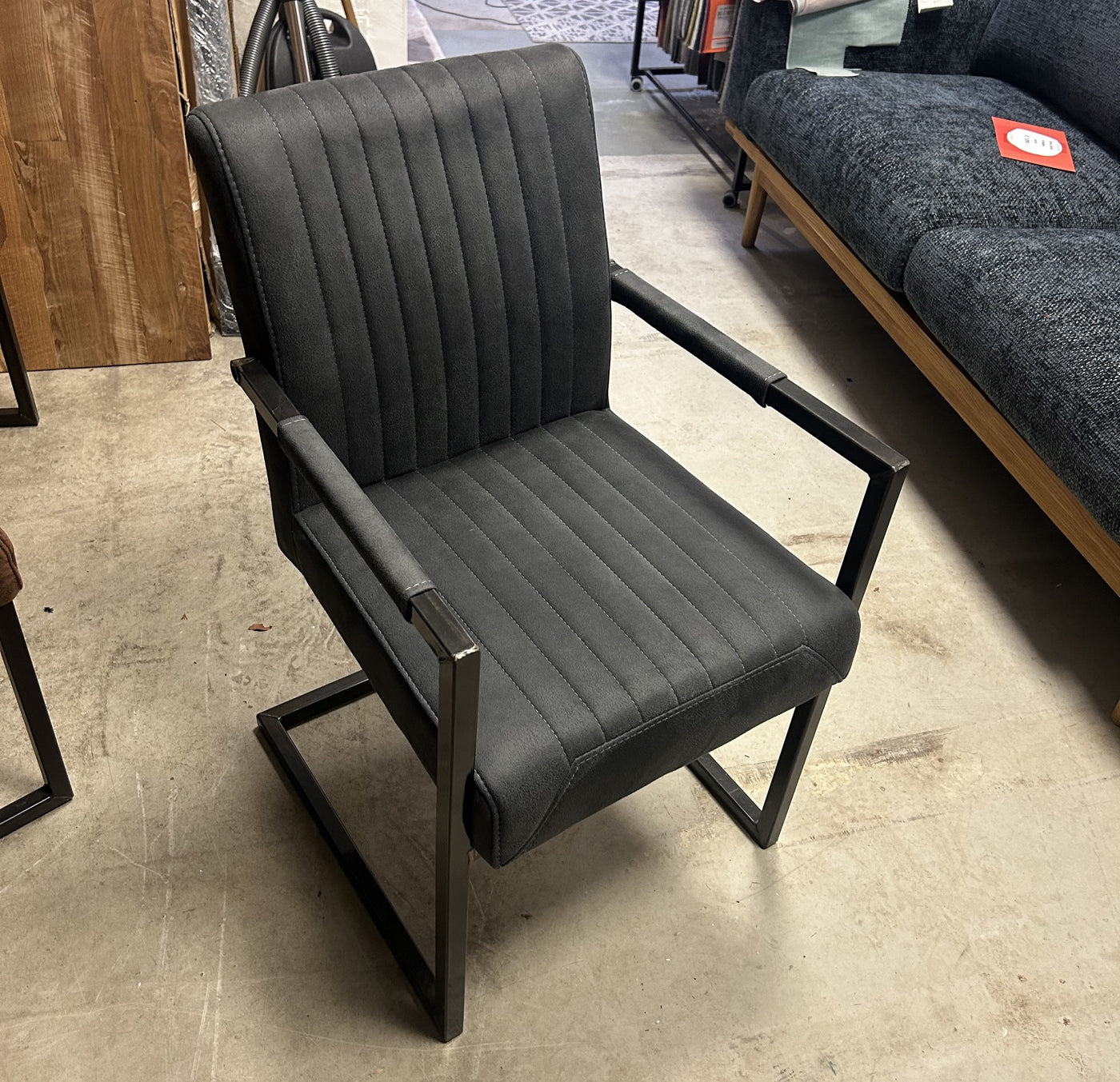 Cayman Stuhl mit Arm - Mikrofaser Anthracite